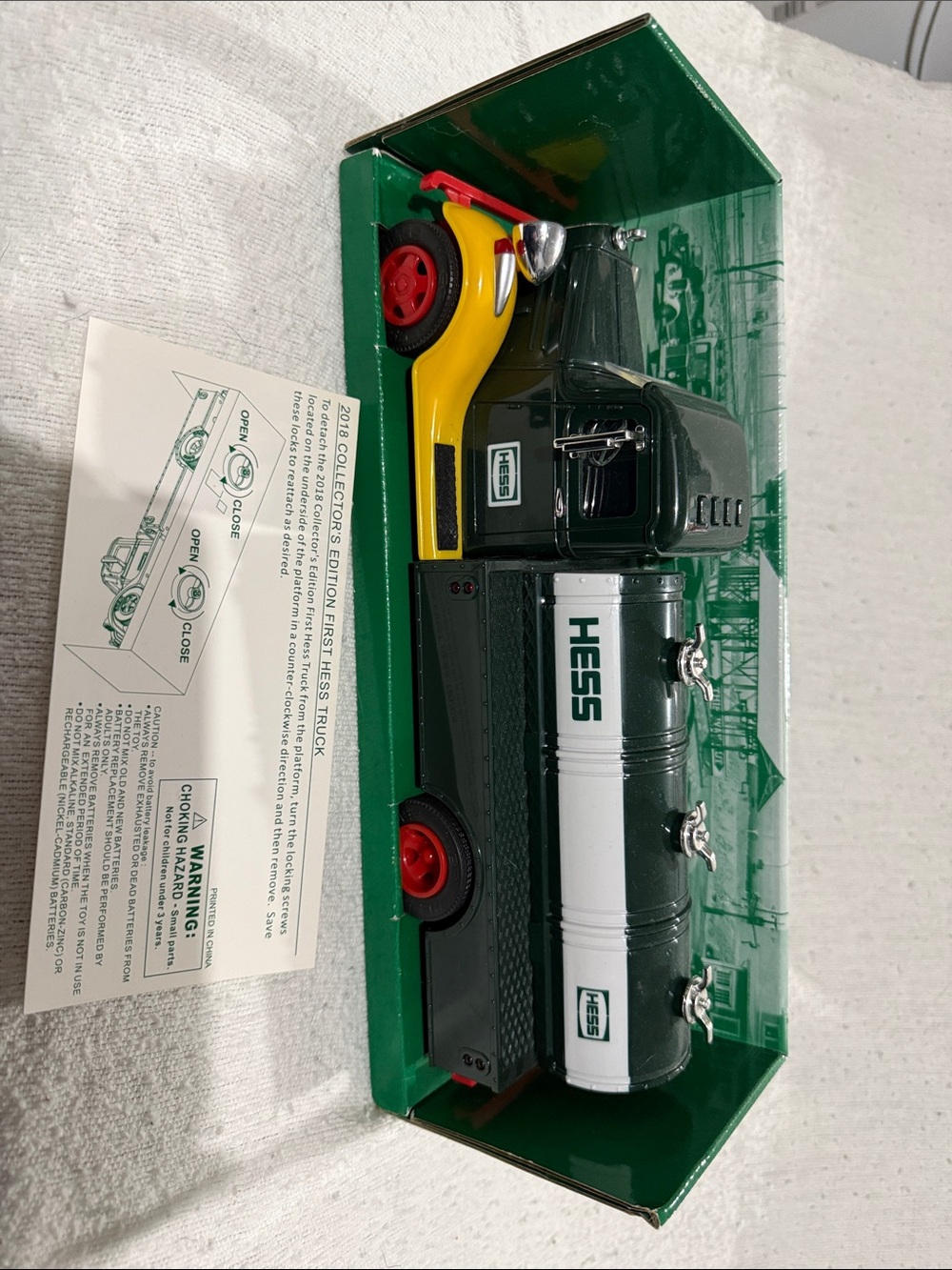 2018 collectors Hess Green, Yellow & White